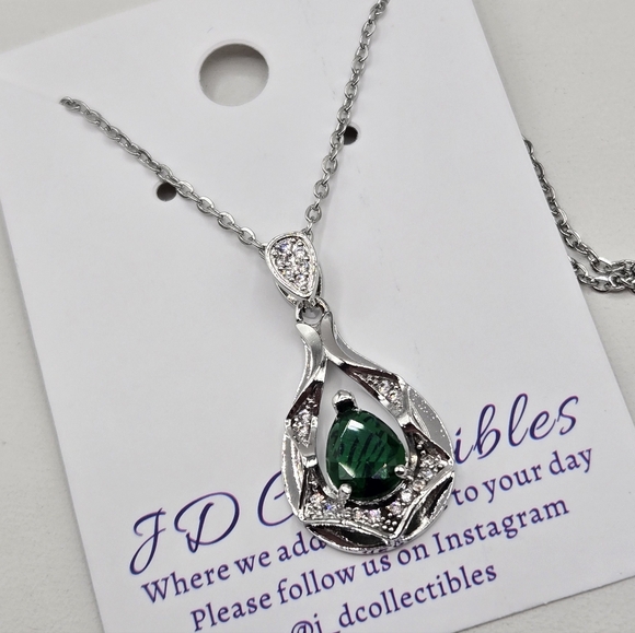 Swarovski Jewelry - Swarovski Elements Silver & Emerald Green Necklace Made w Swarovski Crystals